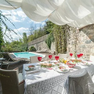 Aurea Villa